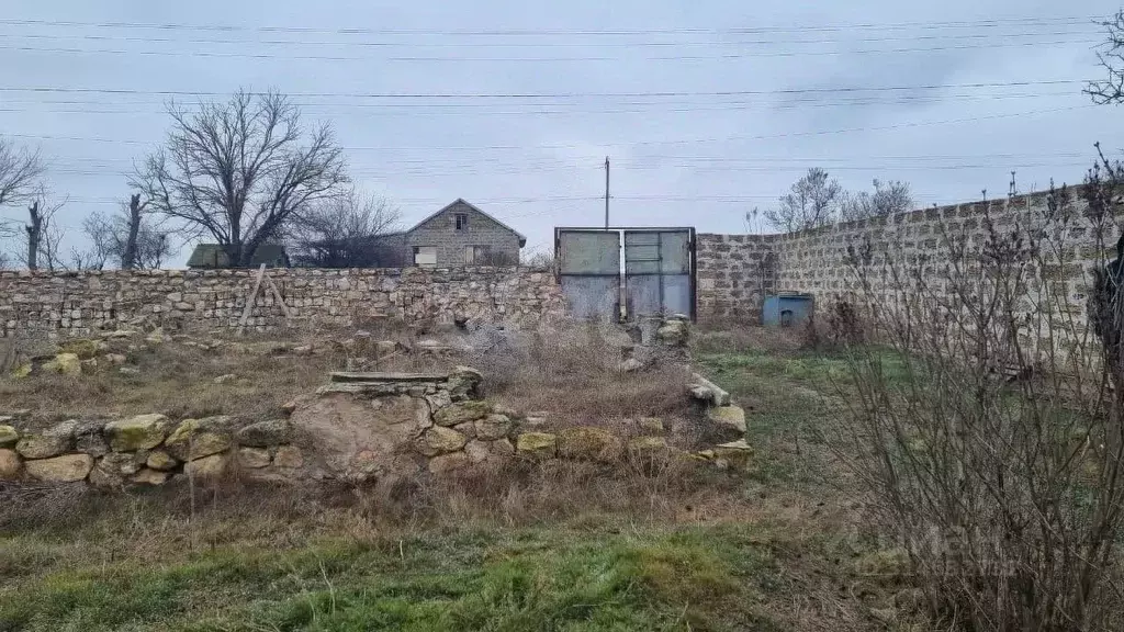 Участок в Крым, Сакский район, Молочненское с/пос, с. Абрикосовка ул. ... - Фото 0