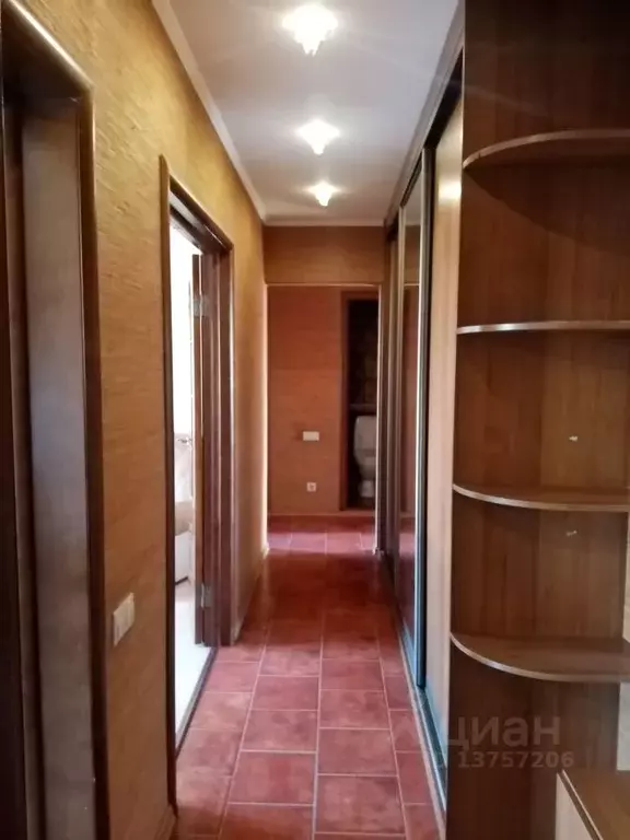 3-к кв. Омская область, Омск ул. Декабристов, 104 (63.0 м) - Фото 0