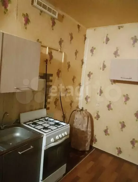 Комната 13,7 м в 6-к., 1/2 эт. - Фото 0