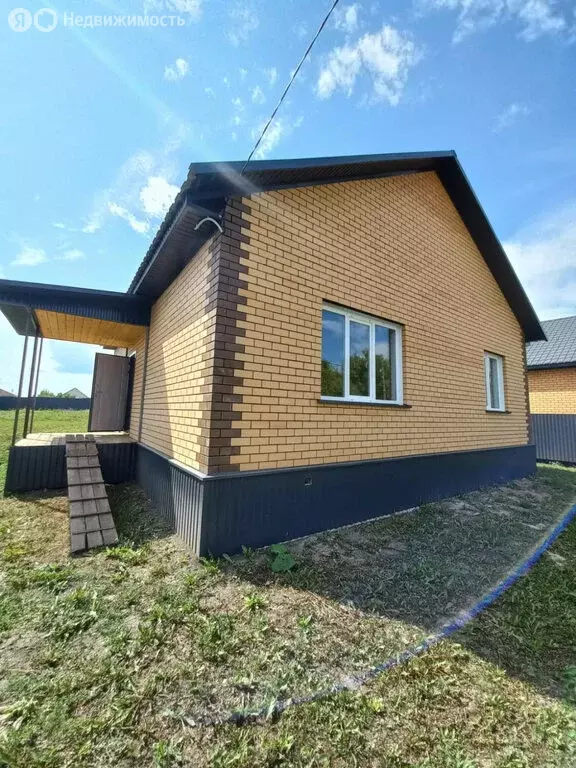 Дом в село Гафурово, Тепличная улица, 31 (100 м) - Фото 1