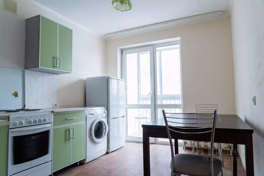 2-к кв. Башкортостан, Уфа Революционная ул., 68 (64.0 м) - Фото 0
