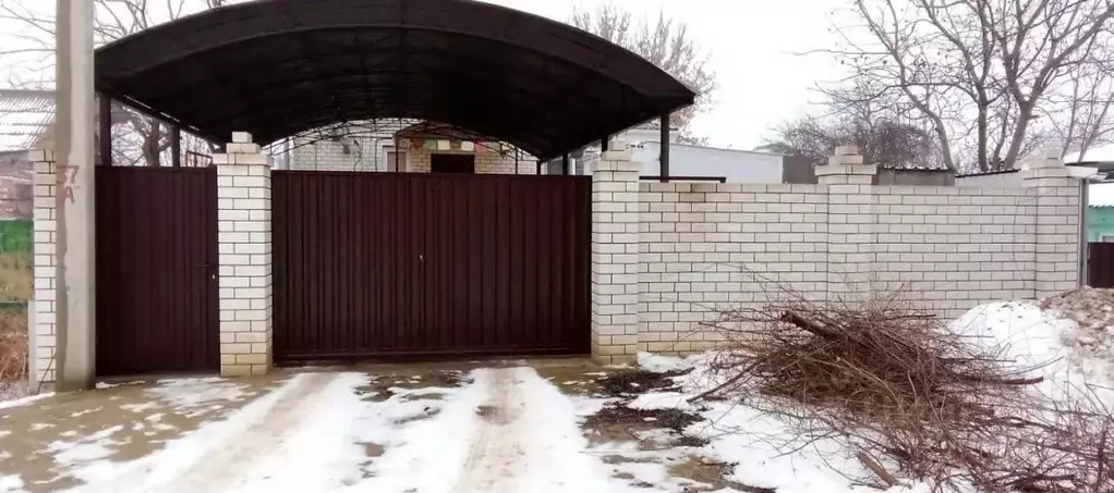 Дом в Астраханская область, Лиман рп ул. Комсомольская (75 м) - Фото 2