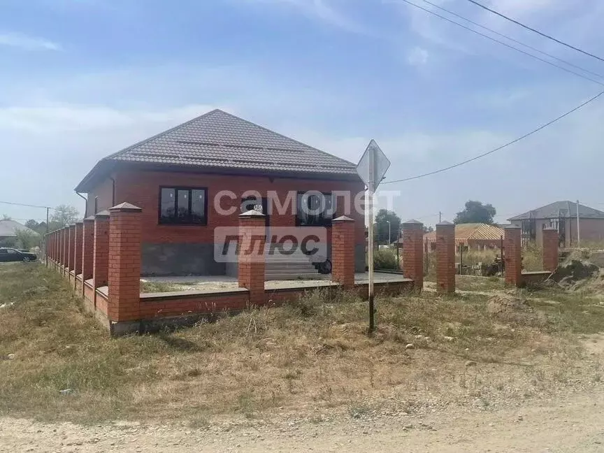 Дом в Адыгея, Майкоп ул. Тхабисимова (140 м) - Фото 1