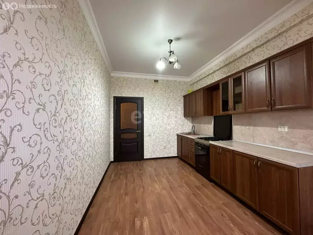 2-комнатная квартира: Каспийск, улица Абдулманапова, 6Б (72 м) - Фото 1