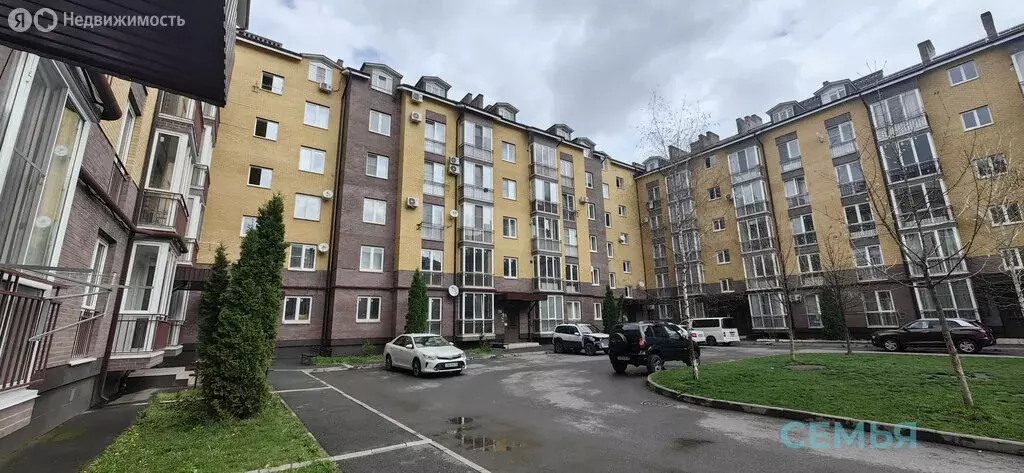 1-комнатная квартира: Владикавказ, улица Шамиля Джикаева, 7А (50 м) - Фото 1