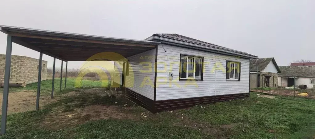 Дом в Краснодарский край, Крымский район, Адагум хут. Советская ул. ... - Фото 1