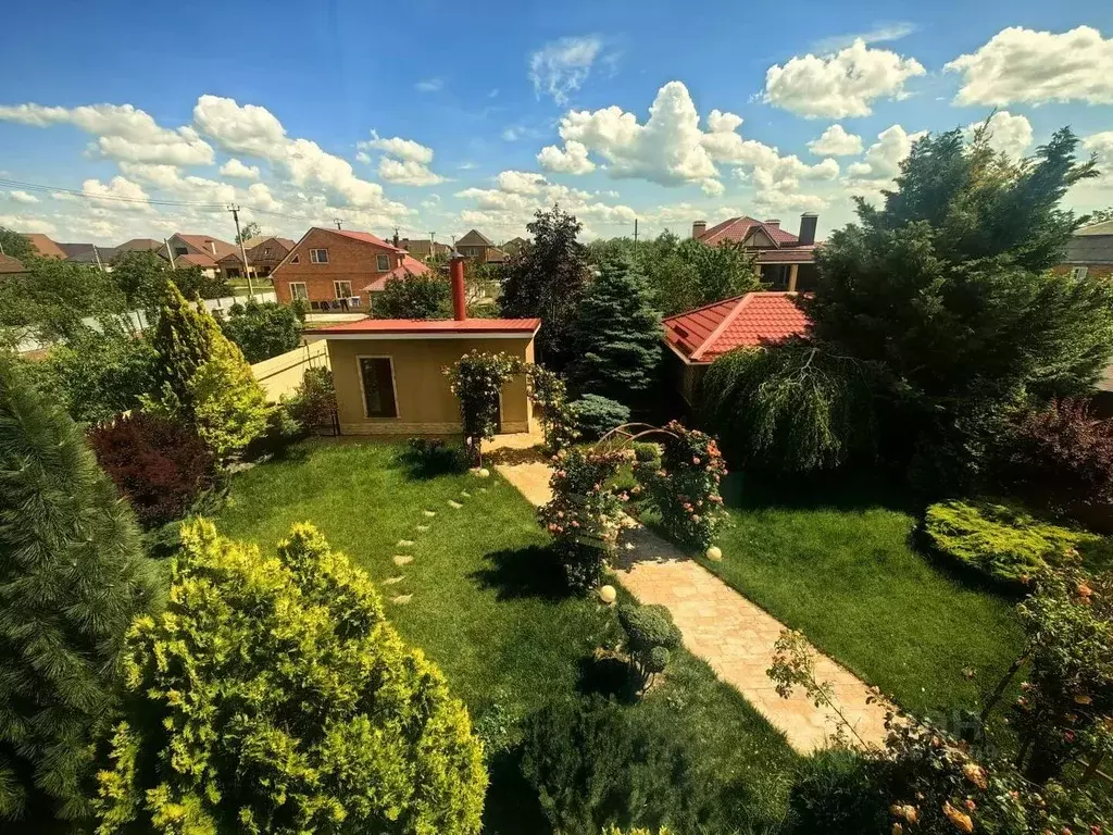 Дом в Краснодарский край, Ейск Ромашковая ул. (270 м) - Фото 1