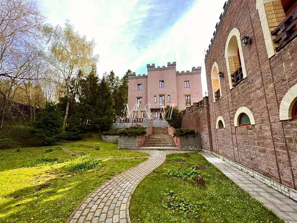 Дом в Московская область, Красногорск Опалиха мкр,  (1200 м) - Фото 1