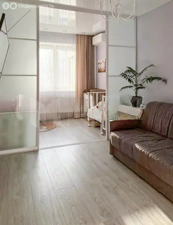 1-комнатная квартира: Тюмень, улица Мельникайте, 2к5 (41.8 м) - Фото 1