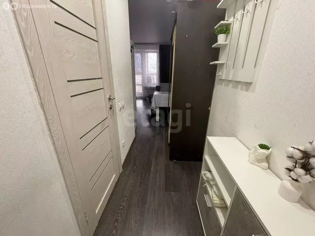 Квартира-студия: Тюмень, улица Тимофея Чаркова, 28 (20.6 м) - Фото 2