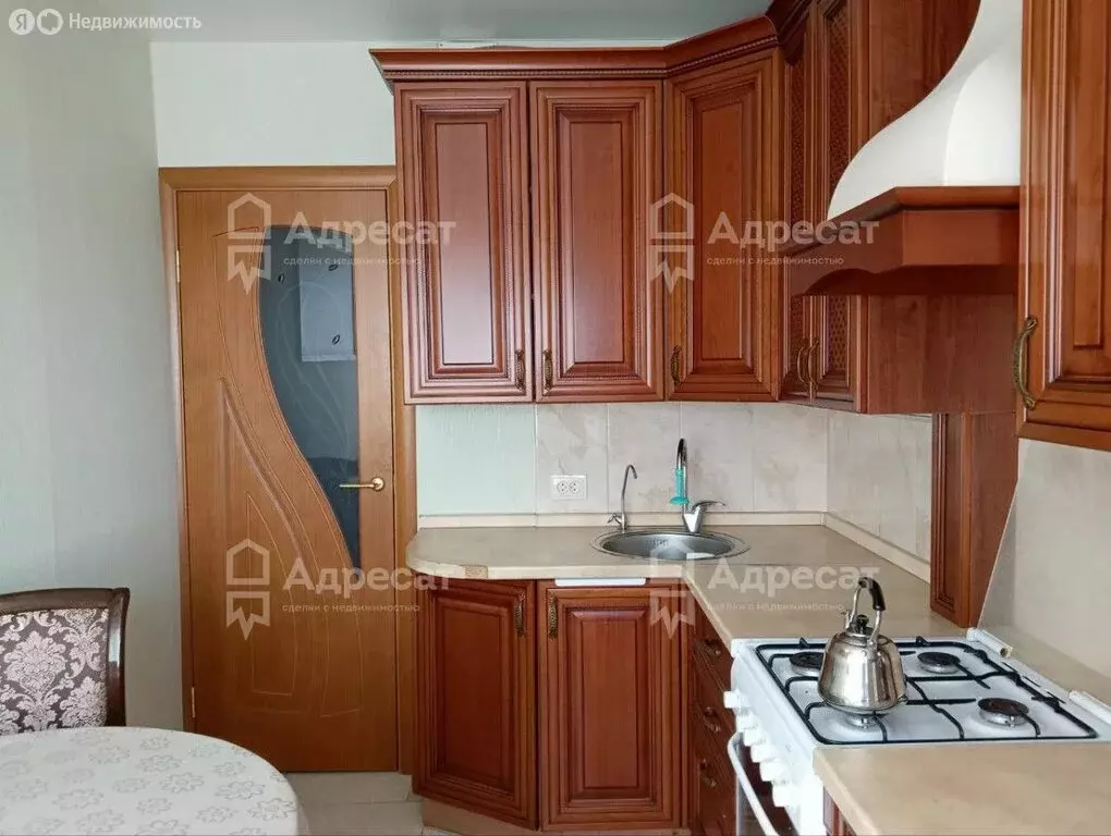 3-комнатная квартира: Волжский, улица Александрова, 41 (63.8 м) - Фото 0
