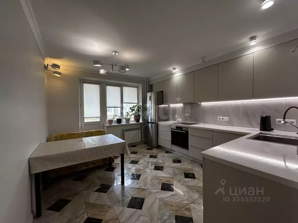 3-к кв. Тюменская область, Тюмень ул. Малыгина, 14к2 (95.0 м) - Фото 0