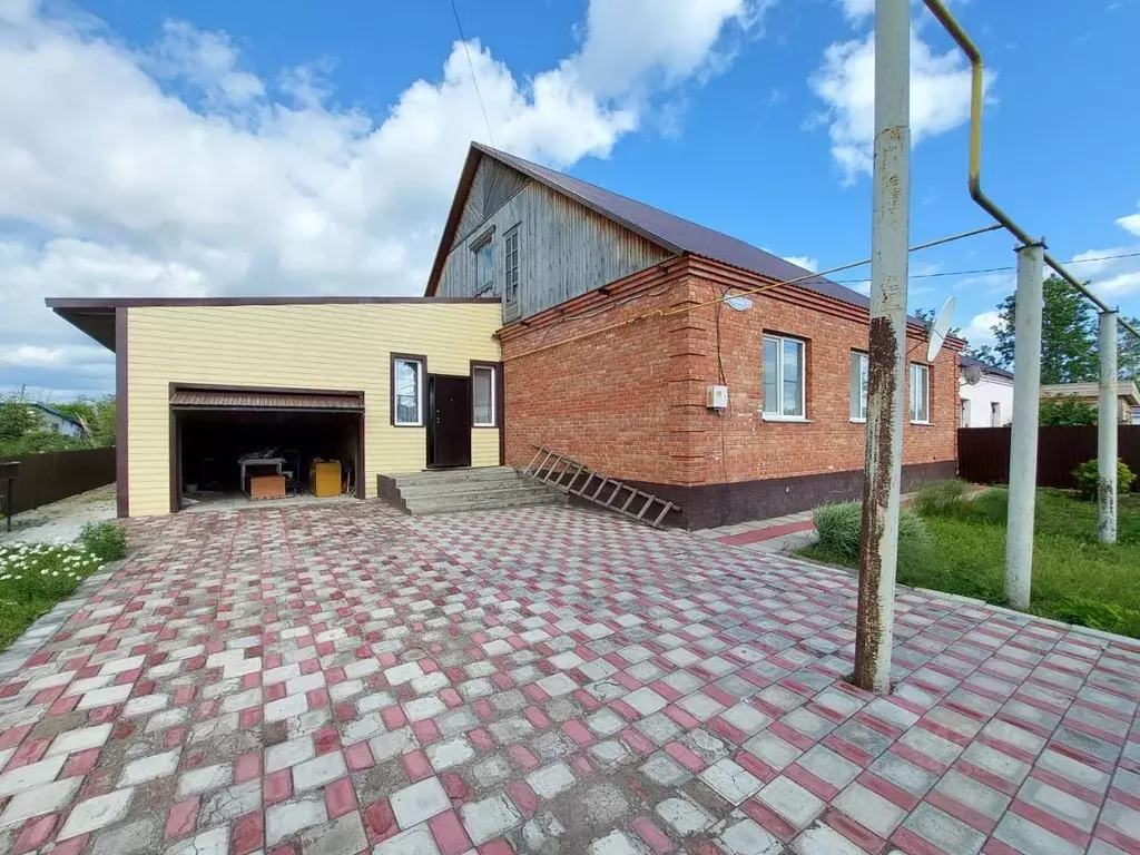 Дом в Омская область, Таврический район, с. Сосновское Октябрьская ... - Фото 1