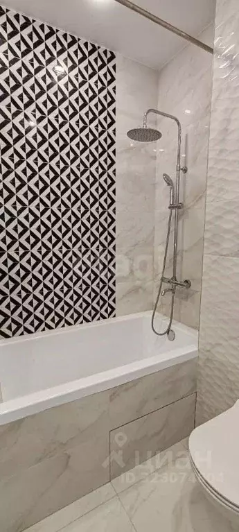 3-к кв. Тюменская область, Тюмень ул. Муравленко, 11 (105.9 м) - Фото 1