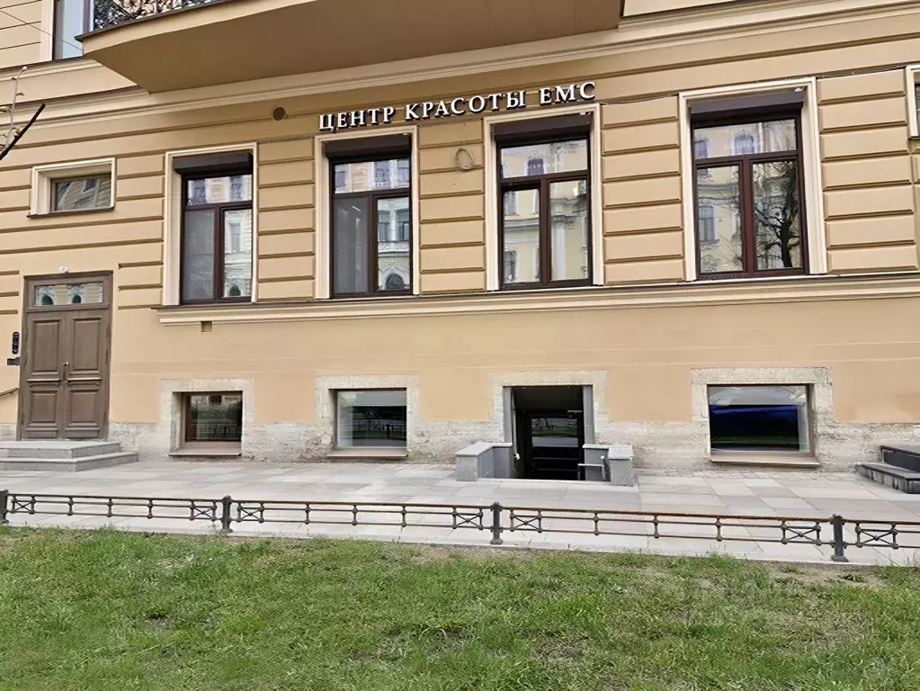 Торговая площадь в Санкт-Петербург ул. Чайковского, 33-37 (137 м) - Фото 1