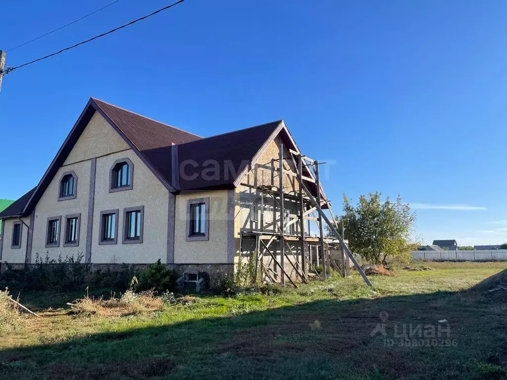 Дом в Оренбургская область, пос. Саракташ ул. 50 лет Победы, 3А (150 ... - Фото 0