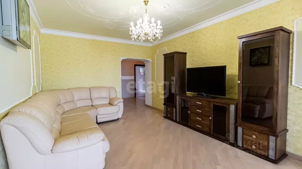 3-к кв. Белгородская область, Белгород ул. 5 Августа, 31 (113.0 м) - Фото 1