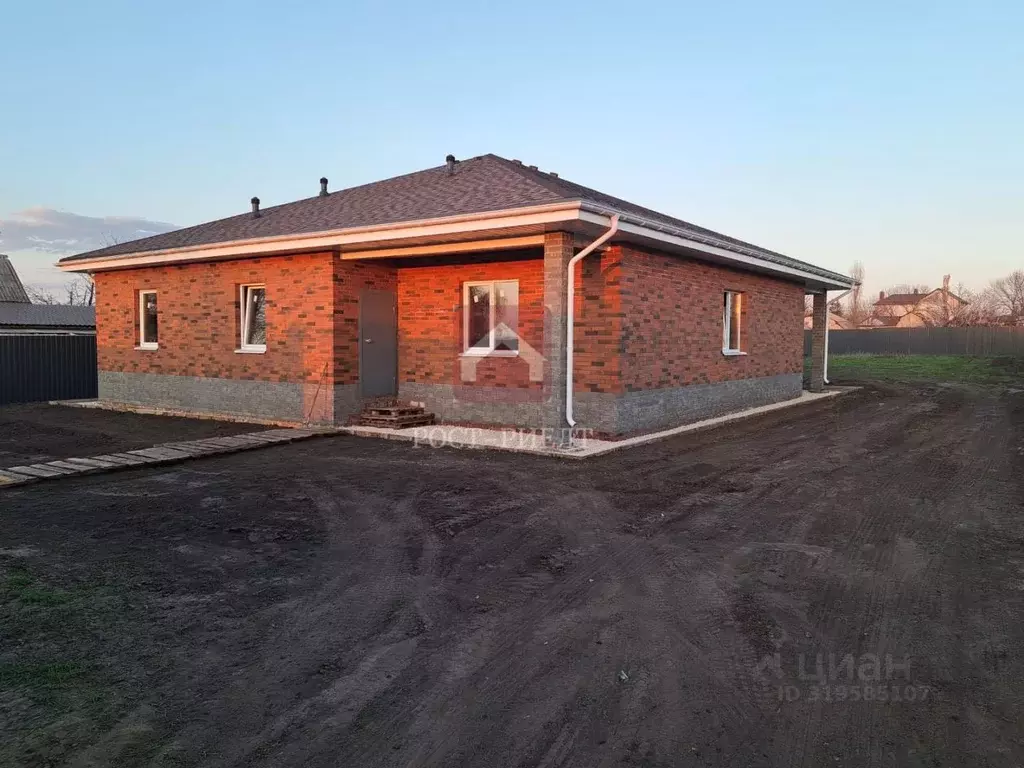 Дом в Саратовская область, с. Усть-Курдюм ул. Большая Советская, 88В ... - Фото 0