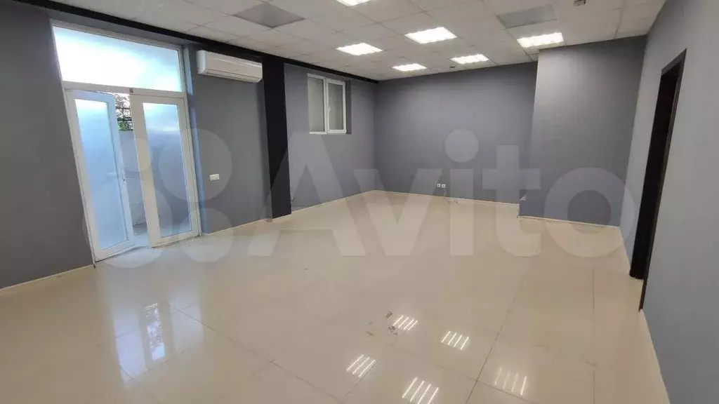 Продам торговое помещение, 59 м - Фото 0