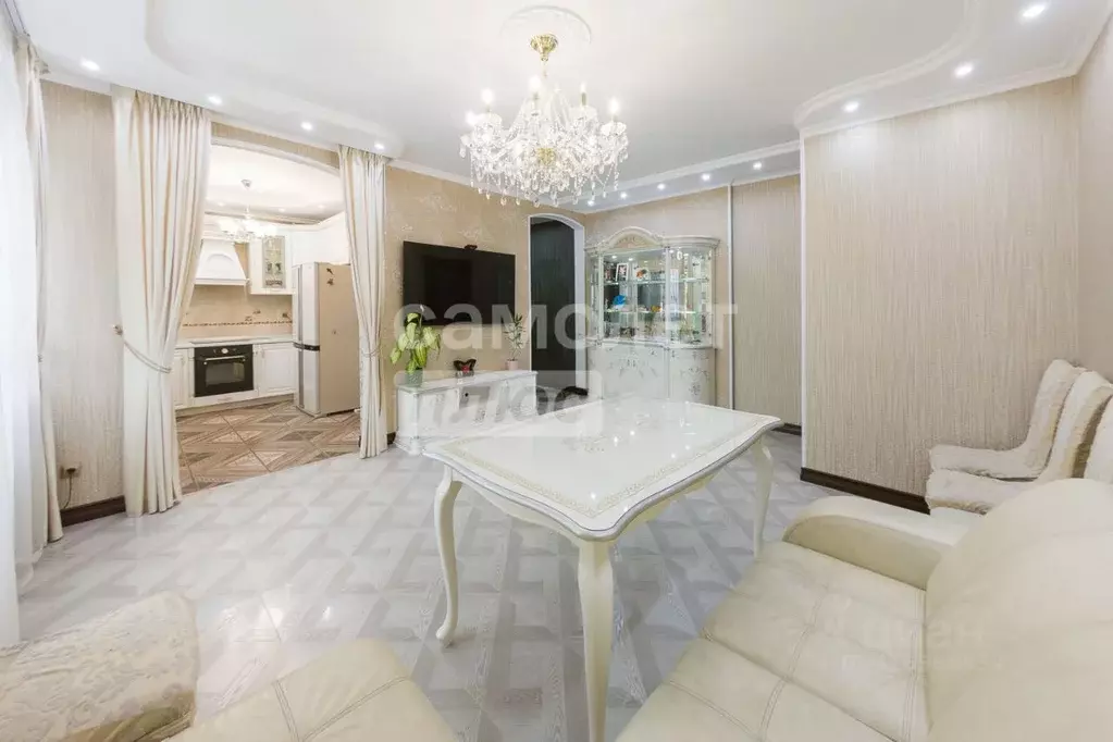 2-к кв. Свердловская область, Екатеринбург ул. Фурманова, 124 (92.2 м) - Фото 0