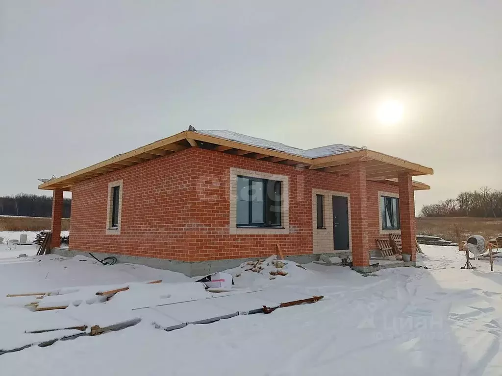 Дом в Курская область, Курский район, Полянский сельсовет, с. ... - Фото 1