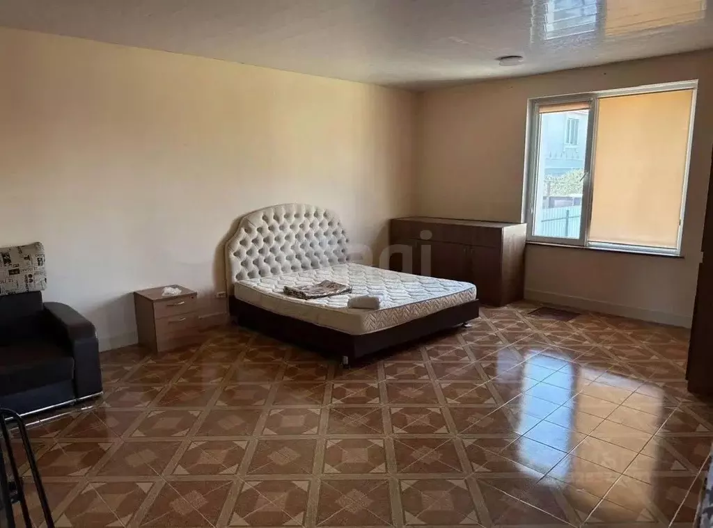 Дом в Крым, Симферопольский район, Молодежное пгт ул. Малиновая (84 м) - Фото 1