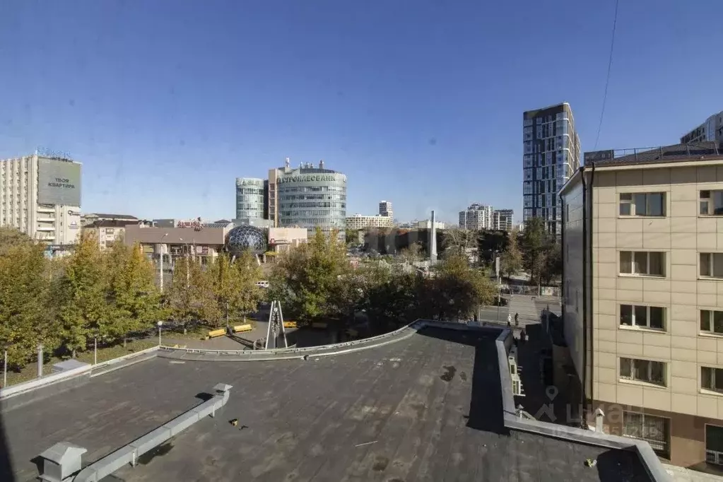 2-к кв. Тюменская область, Тюмень ул. Мориса Тореза, 1 (74.8 м) - Фото 1