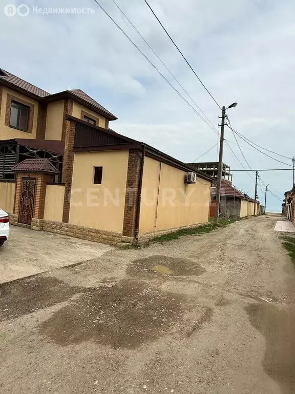 Дом в Махачкала, микрорайон Караман-7, улица Агамедова, 7 (200 м) - Фото 1