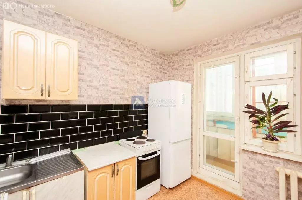 3-комнатная квартира: Тюмень, улица Муравленко, 35 (66.9 м) - Фото 2