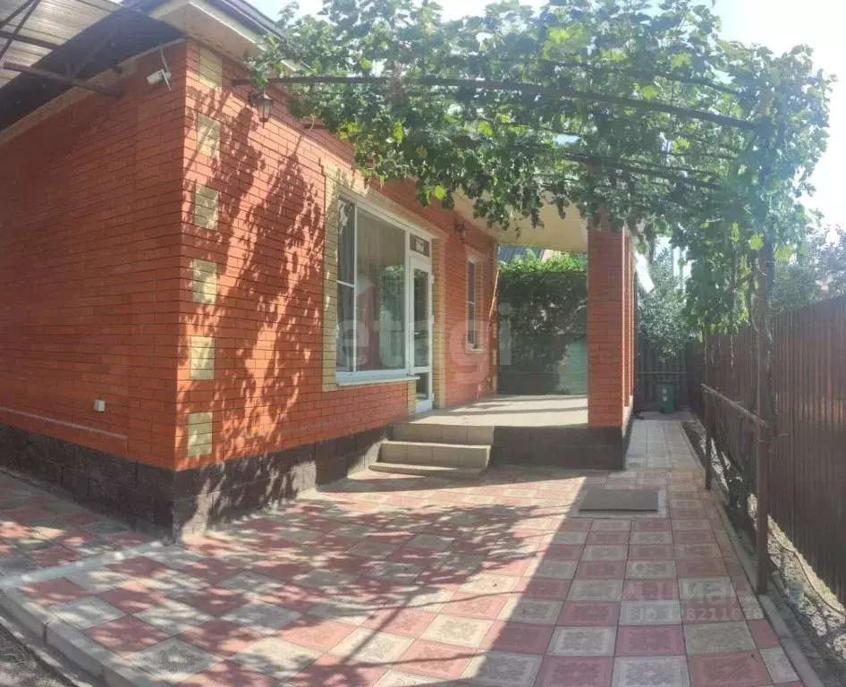 Дом в Ростовская область, Неклиновский район, Новобессергеневское ... - Фото 1