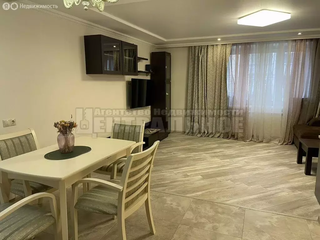 2-комнатная квартира: Смоленск, Кловская улица, 25А (62.4 м) - Фото 1