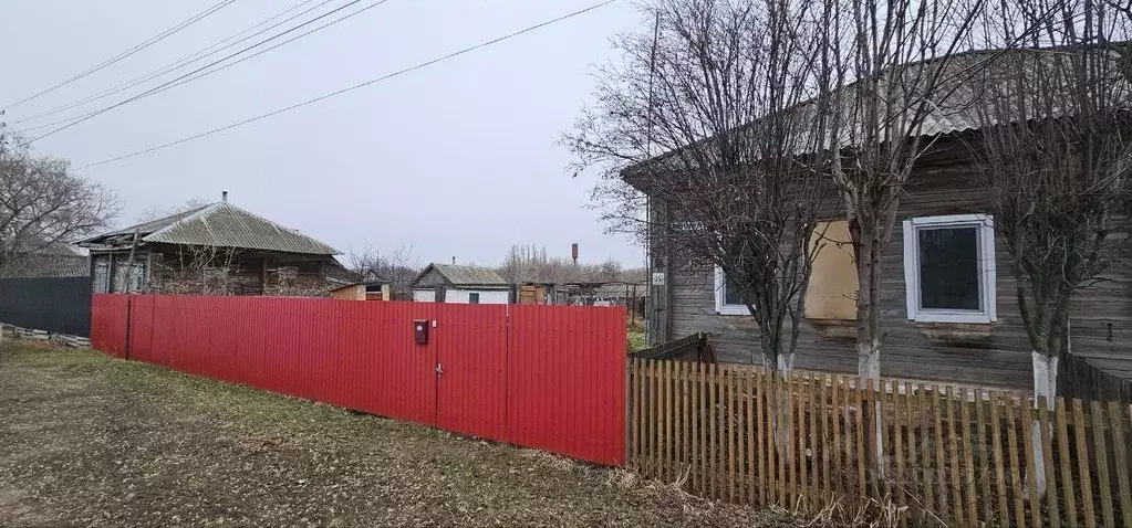 Дом в Саратовская область, Марксовский район, Подлесновское ... - Фото 0