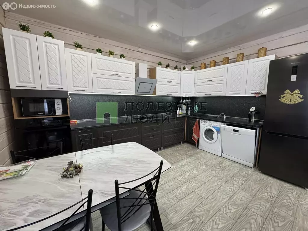 Дом в посёлок городского типа Емельяново, улица Терских, 9 (80 м) - Фото 1