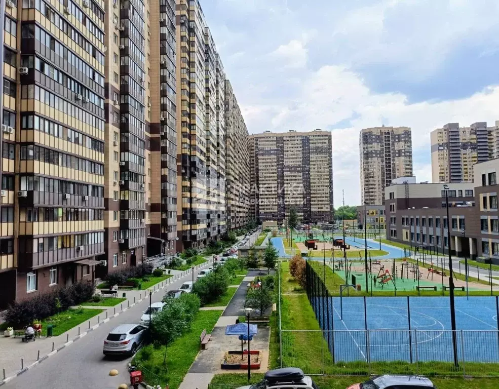 2-к кв. Московская область, Реутов ул. Октября, 44 (64.4 м) - Фото 0
