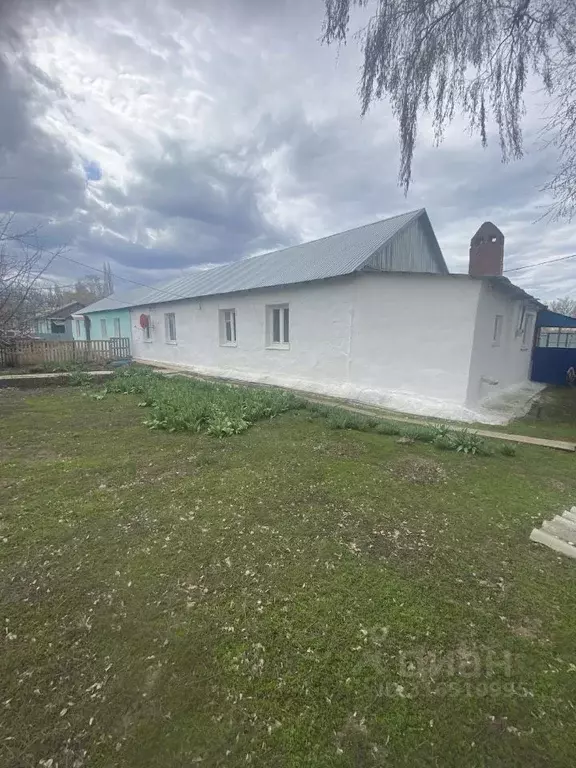 Дом в Саратовская область, Энгельсский район, Новопушкинское ... - Фото 0