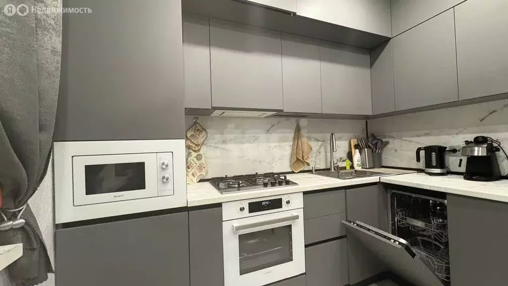 3-комнатная квартира: Белгород, улица 5 Августа, 1 (74.1 м) - Фото 1