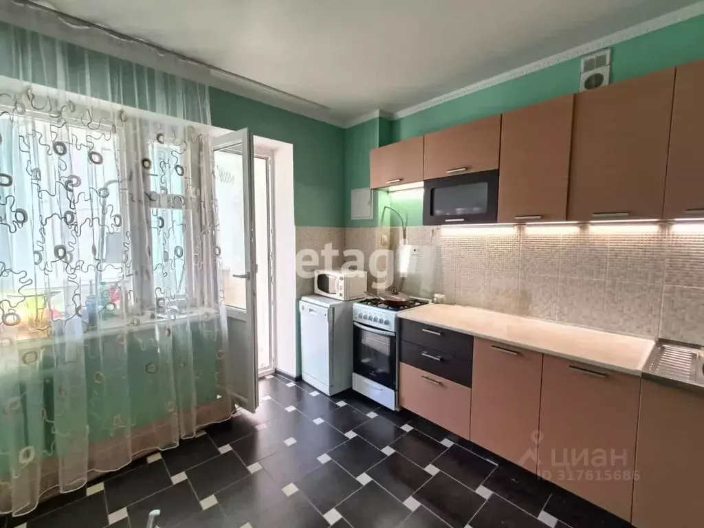 2-к кв. Краснодарский край, Ейск Красная ул. (66.4 м) - Фото 1