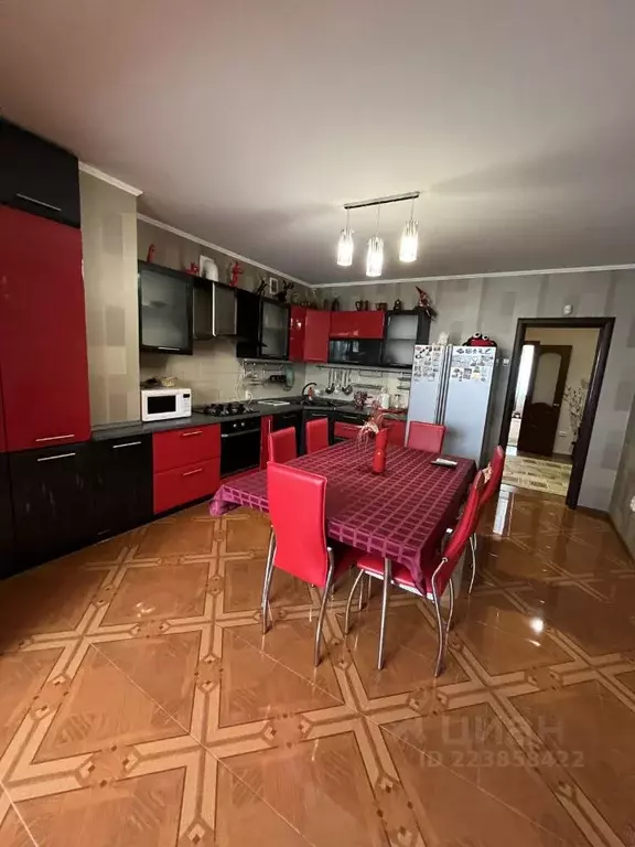 3-к кв. Астраханская область, Астрахань ул. Чугунова, 18 (110.0 м) - Фото 2