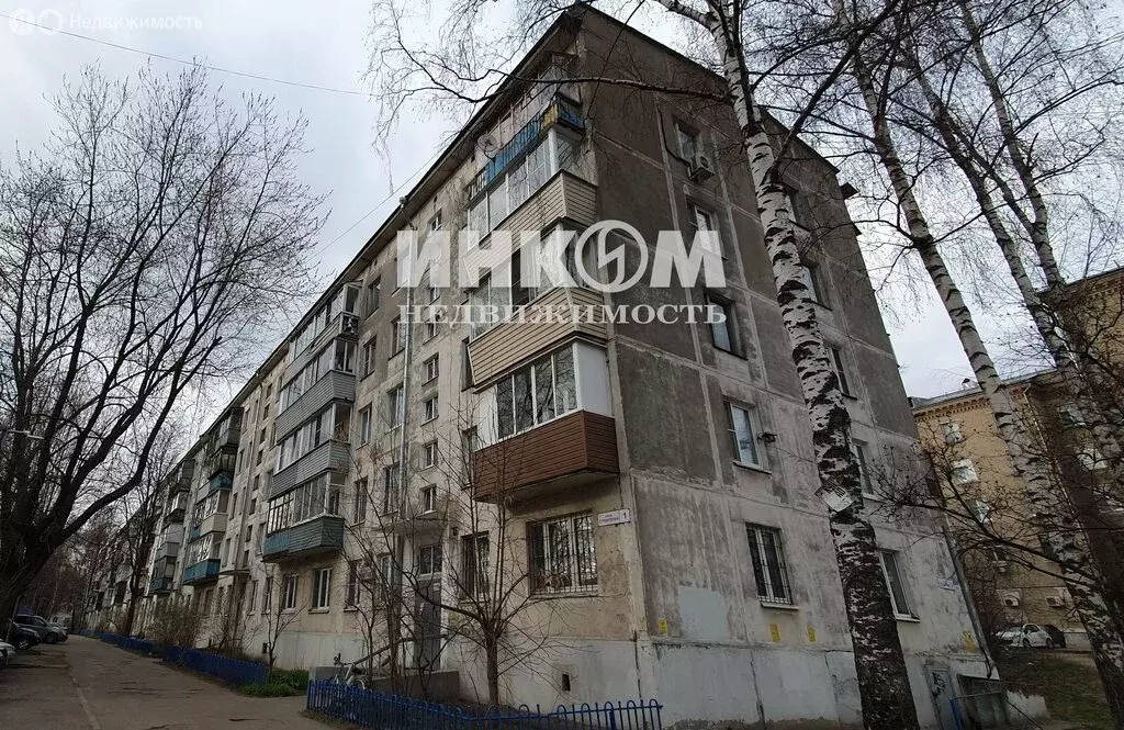 3-комнатная квартира: Дзержинский, улица Строителей, 1 (58.9 м) - Фото 0