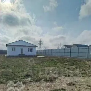 Дом в Крым, Сакский район, с. Суворовское ул. Суворовская (90 м) - Фото 1