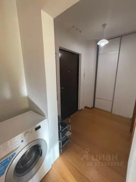 1-к кв. Свердловская область, Екатеринбург ул. Красных Командиров, 17 ... - Фото 0