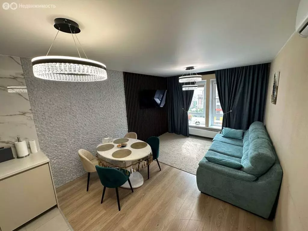 2-комнатная квартира: Люберцы, улица Лётчика Ларюшина, 6к1 (70 м) - Фото 1