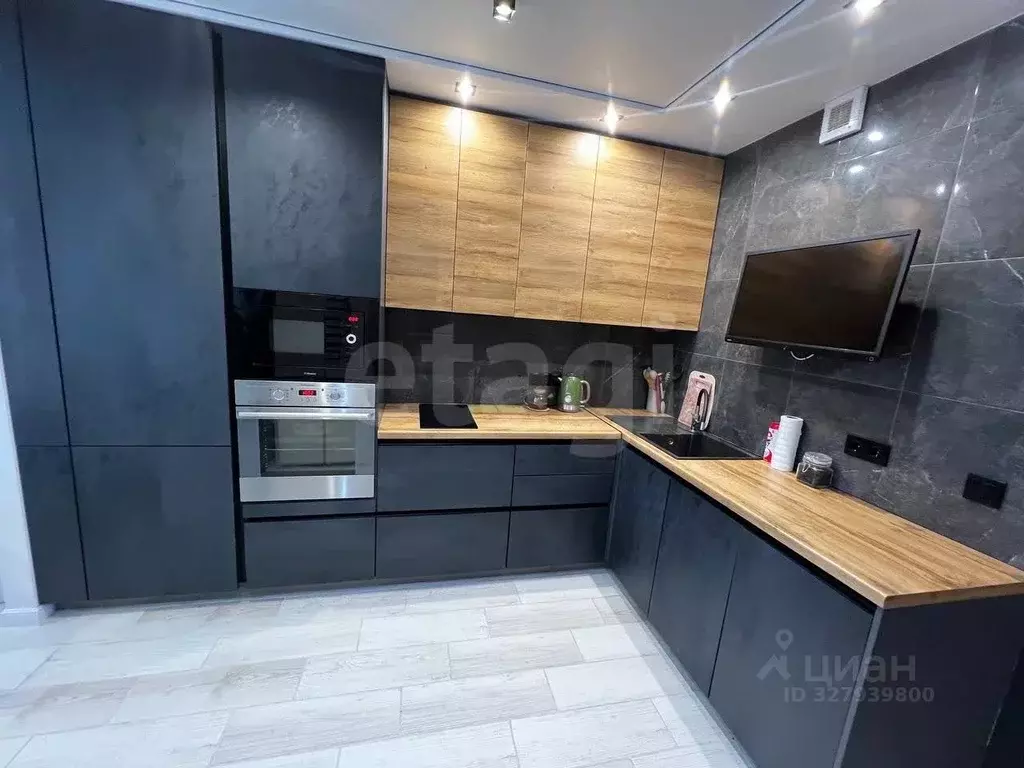 3-к кв. Тюменская область, Тюмень ул. Заполярная, 9 (80.8 м) - Фото 1