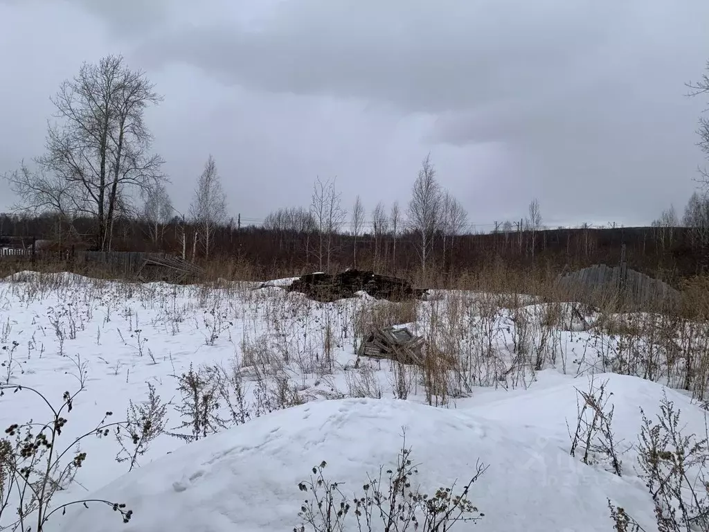 Участок в Свердловская область, Первоуральск ул. Чапаева, 8 (12.0 ... - Фото 1