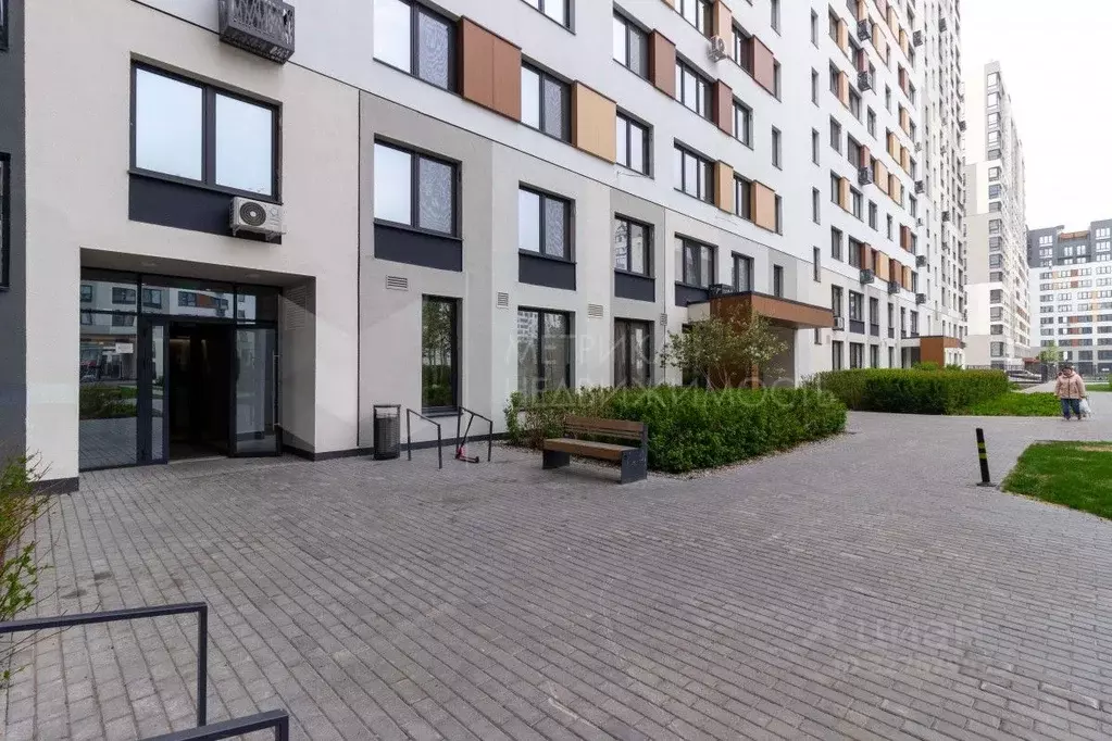 2-к кв. Тюменская область, Тюмень ул. 50 лет Октября, 57В (68.5 м) - Фото 1