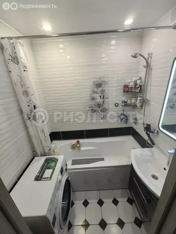 3-комнатная квартира: Мурманск, улица Капитана Маклакова, 5 (61.3 м) - Фото 1