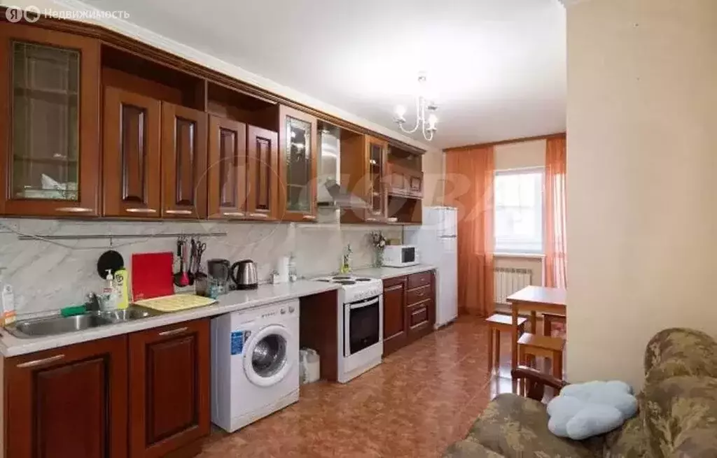 1-комнатная квартира: Тюмень, улица Орджоникидзе, 18 (50 м) - Фото 1