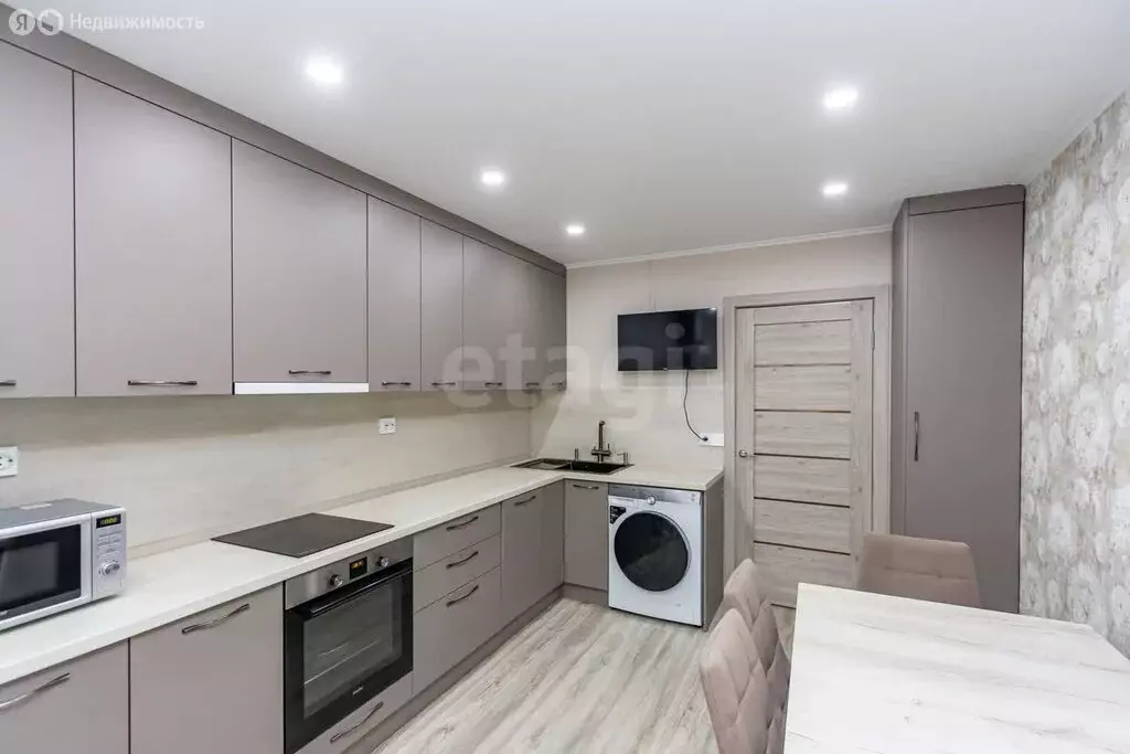 3-комнатная квартира: Тюмень, Ставропольская улица, 13 (67 м) - Фото 1
