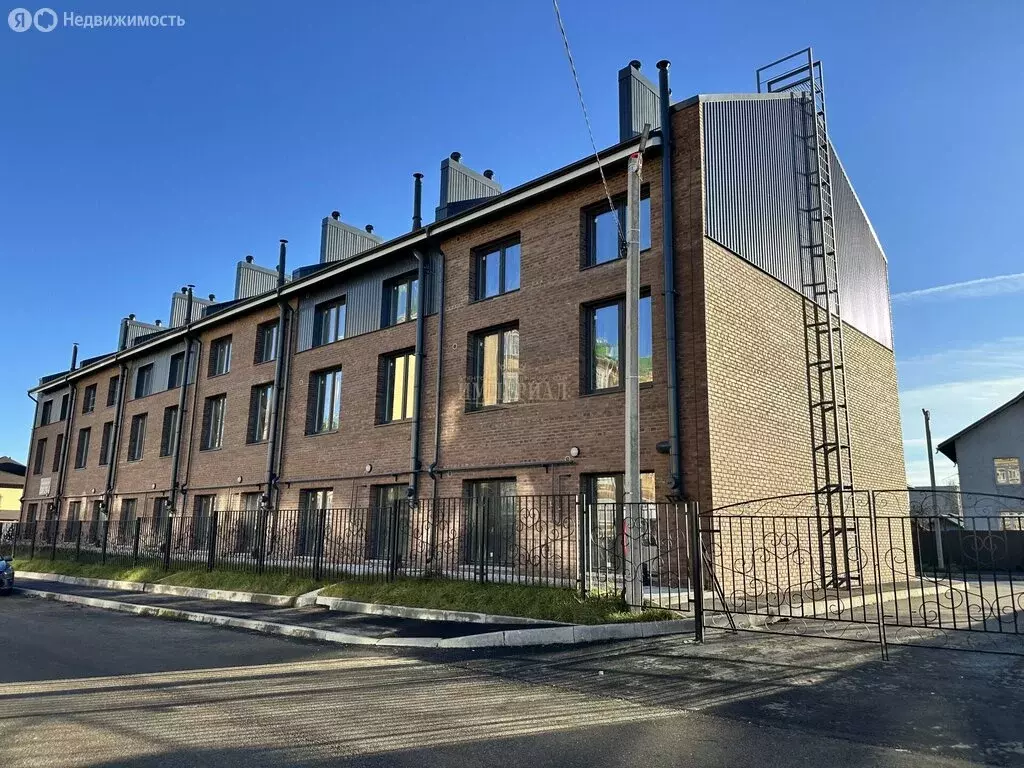 3-комнатная квартира: Медведево, посёлок городского типа Медведево, ... - Фото 1