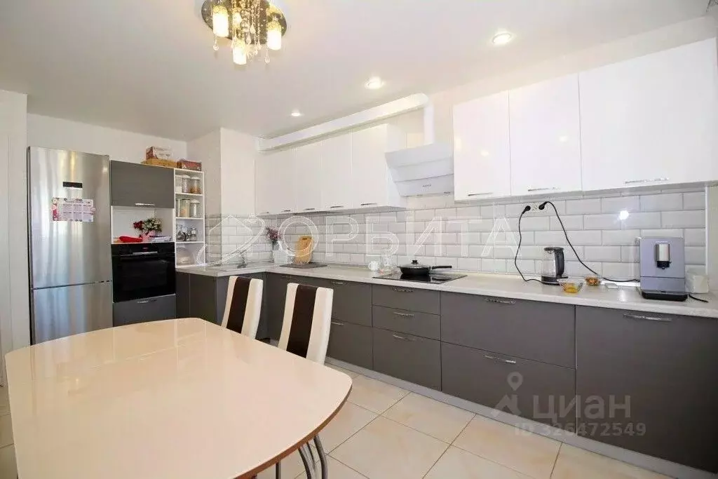 3-к кв. Тюменская область, Тюмень ул. Федюнинского, 62к2 (92.5 м) - Фото 2